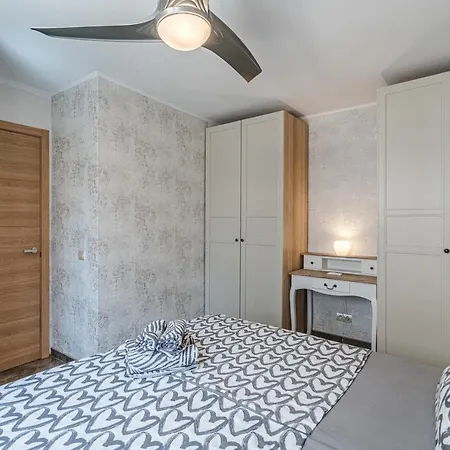 Amazing Atlantic And Breathtaking Mountains Views דירה *